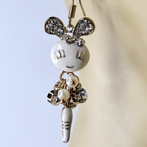 Crystal Cat Earrings White and Gold Enamelled Kitty Earrings - Picture 1 of 7
